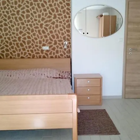 Affabilis Vip House 아파트 트로기르