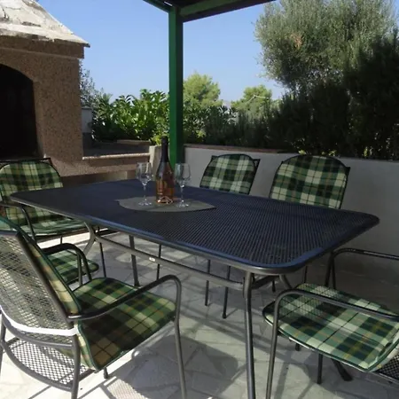 Affabilis Vip House * 트로기르